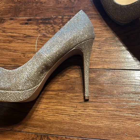 Jessica Simpson avrindy metallic pointed toe pumps 9.5 NWT - Picture 8 of 8